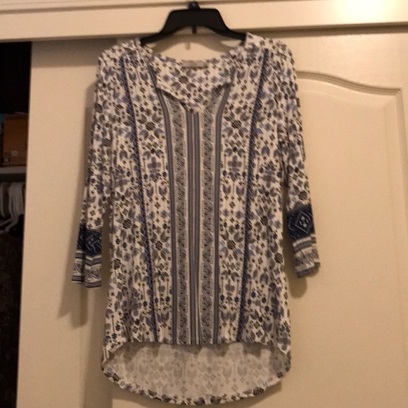 Casual top - Picture 1 of 2